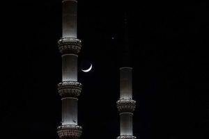 Venus and Crescent Moon Dazzle Stargazers with Spectacular Night Sky Show